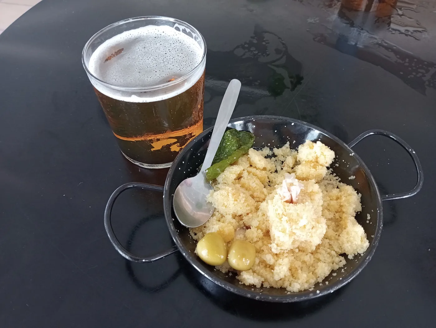 Migas almerienses servidas con sardinas