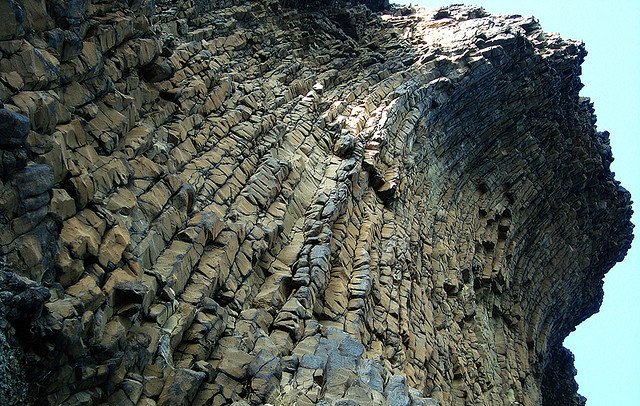 Roca volcánica en Playa de Mónsul